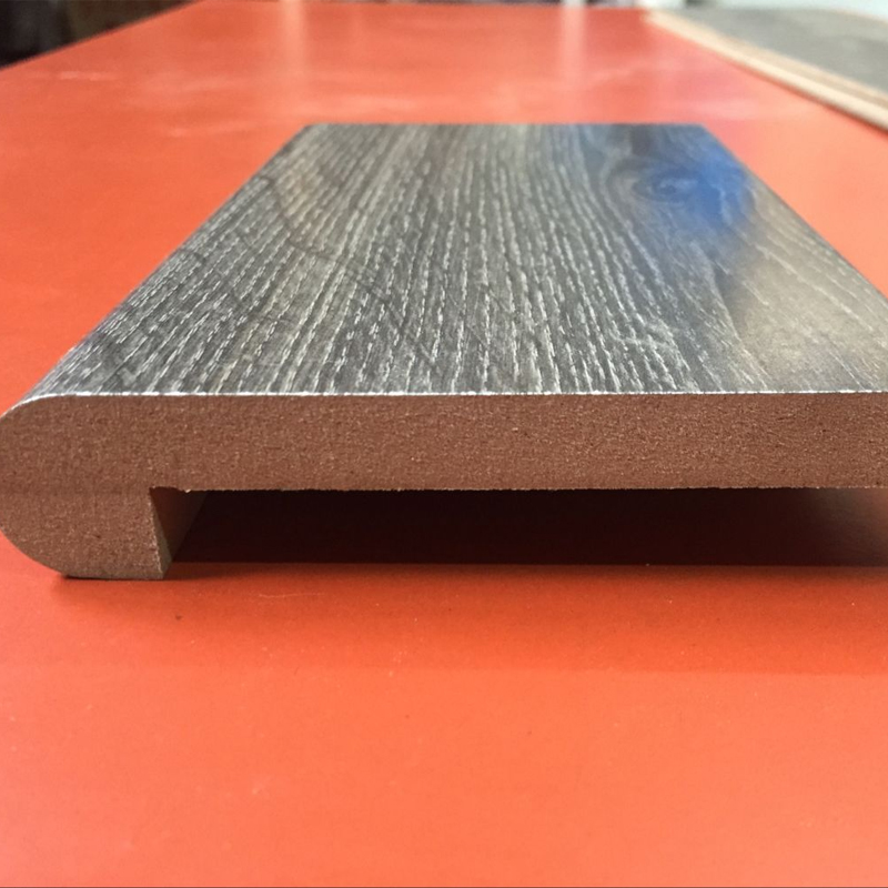 Moulure de nez de marche en stratifié à montage affleurant